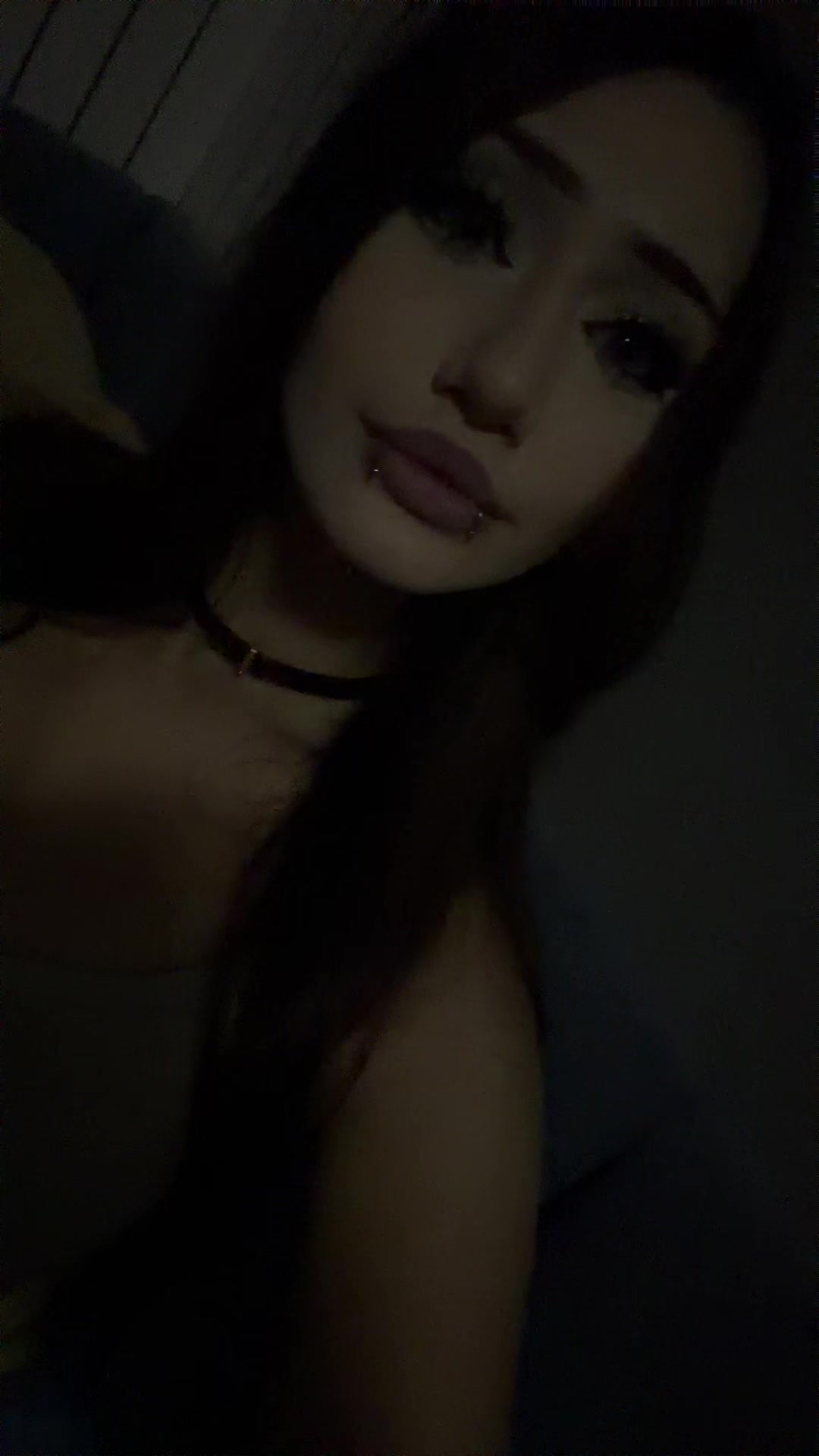 @)))