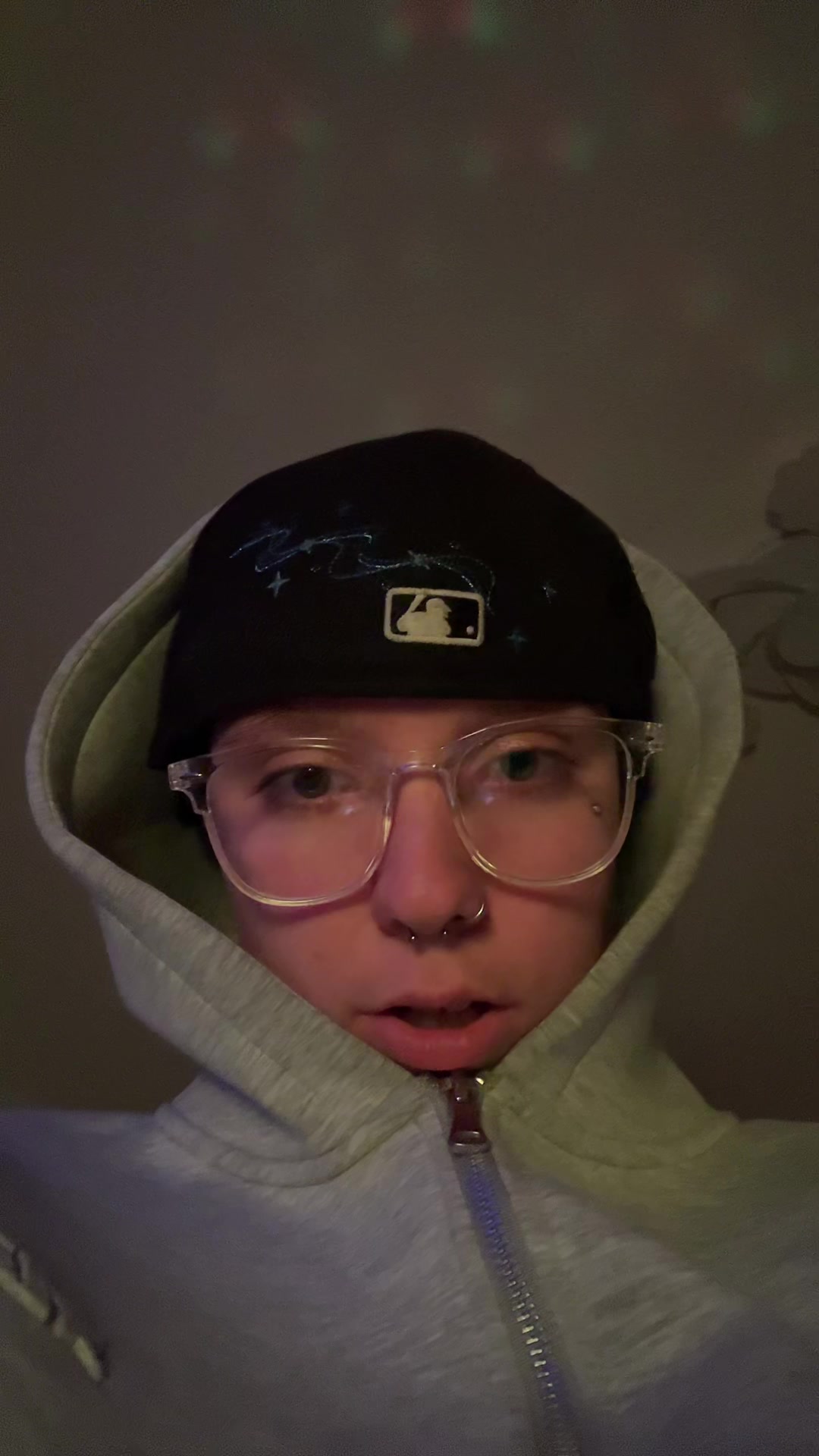 @𐦖