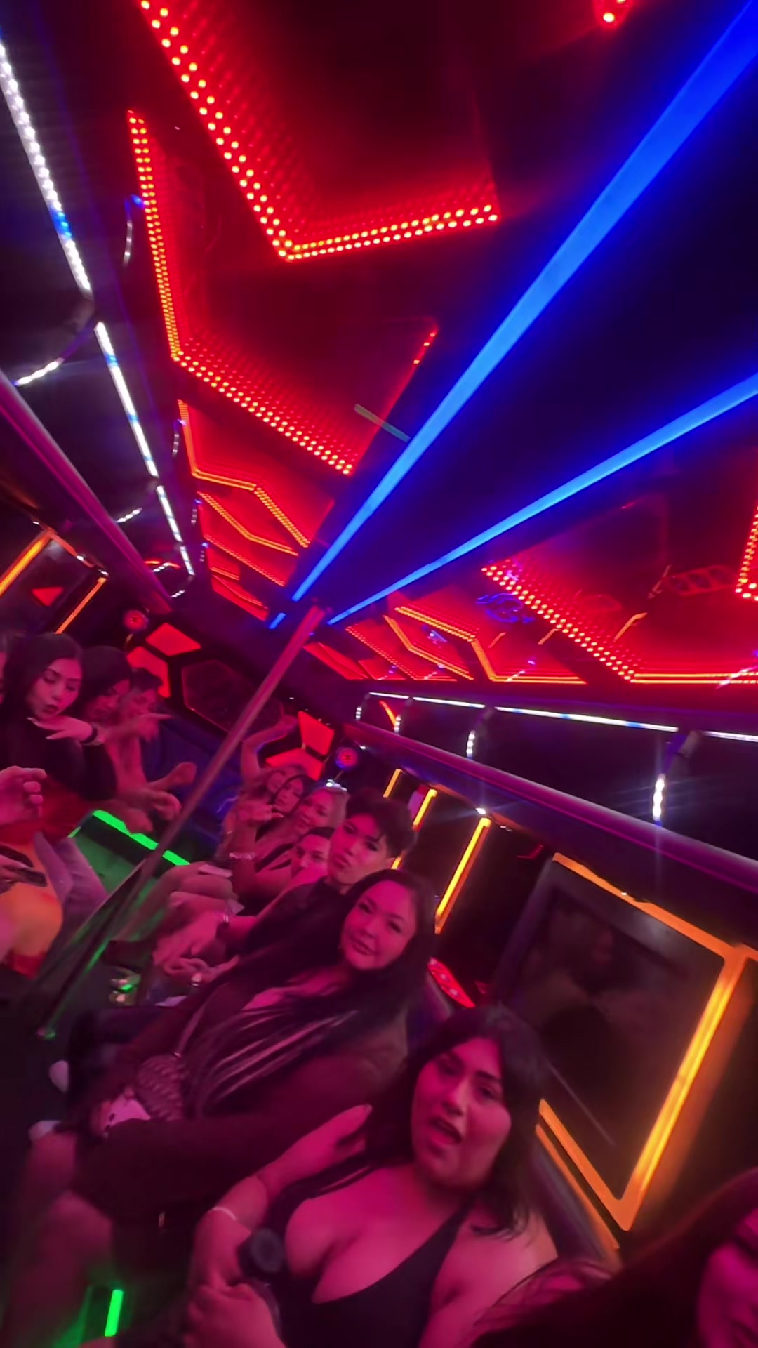 @HOUSTONLUXPARTYBUS