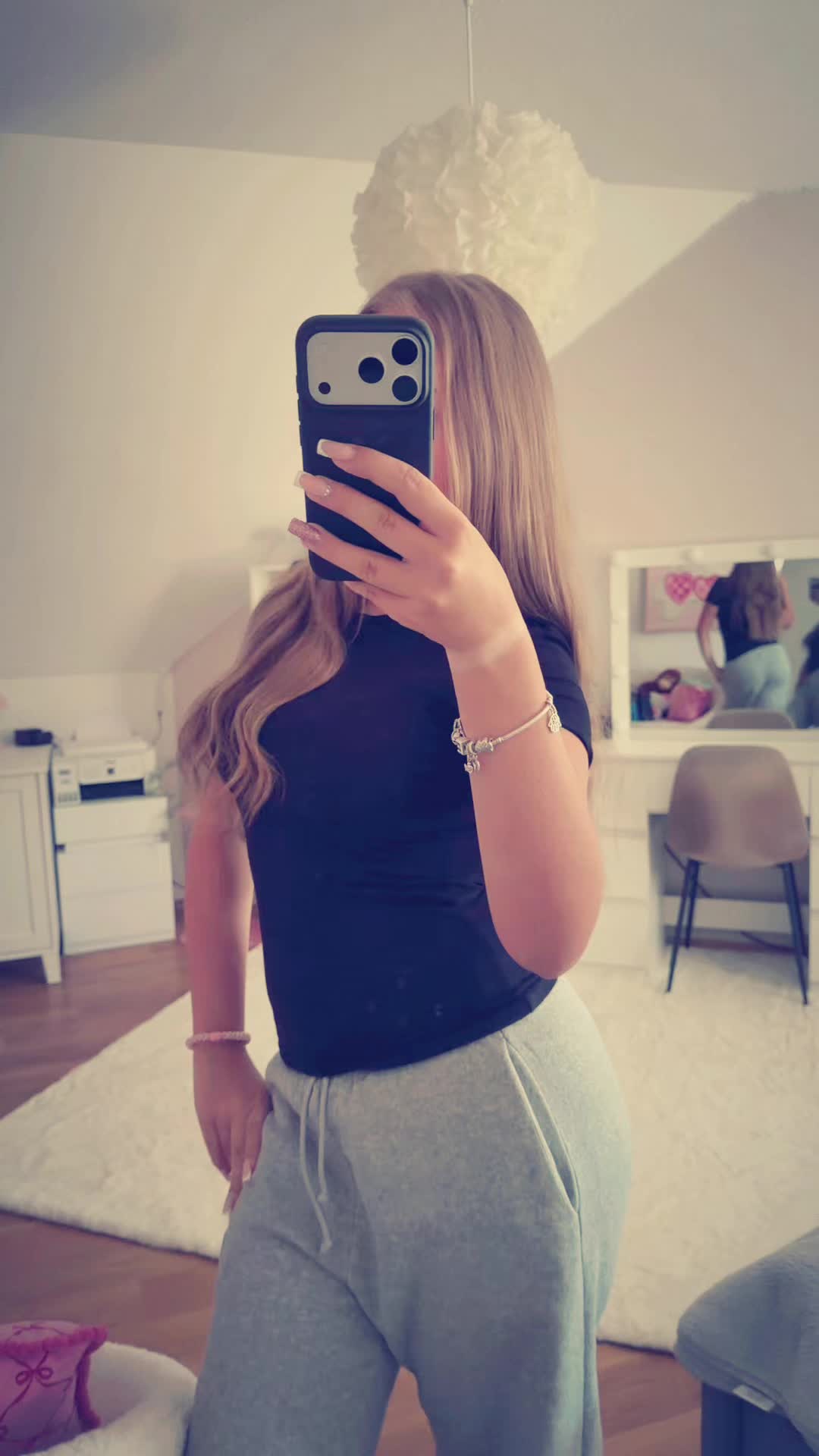 @𝐞𝐦𝐢𝐥𝐲𝐞𝐱𝐜𝐡𝐚𝐧𝐠𝐞𝟐𝟕