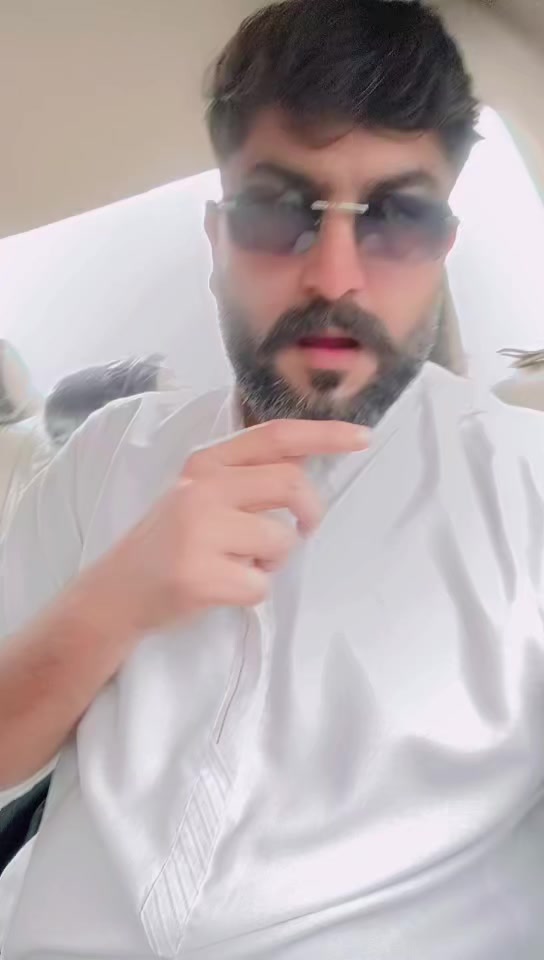 @✌ ᴎɒʜʞ...ɿM ✌