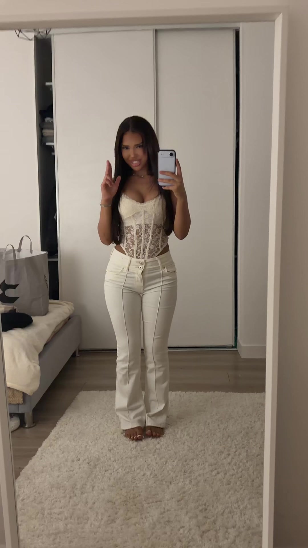 @ninoush_