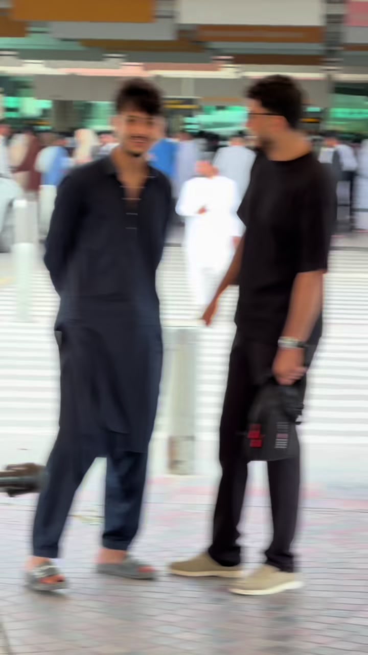 @Hussain_🫀