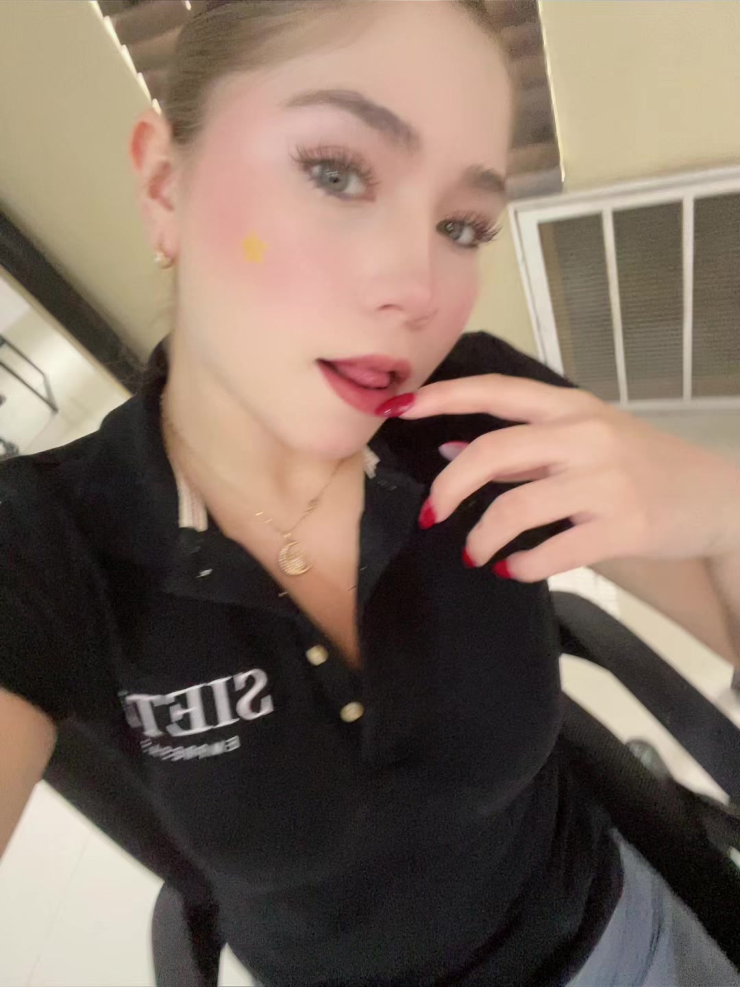 @👱🏻&zwj;♀️