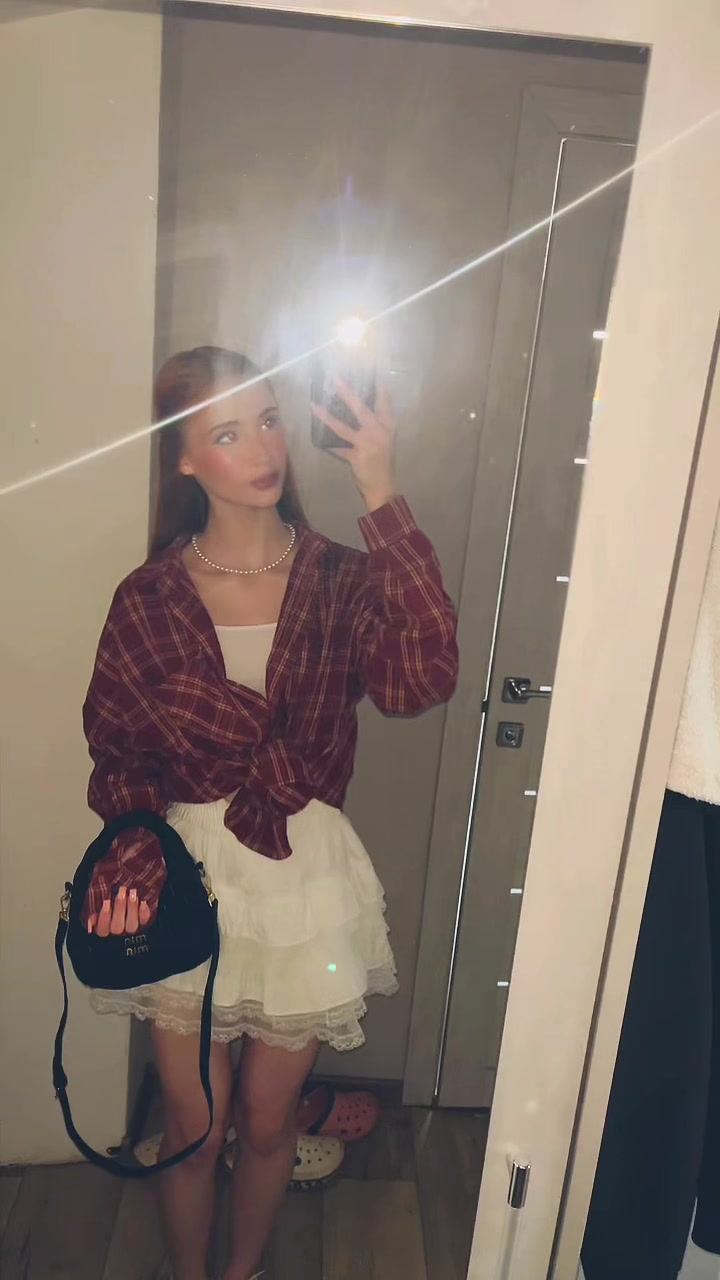 @𝐀🪽👩🏻🦰