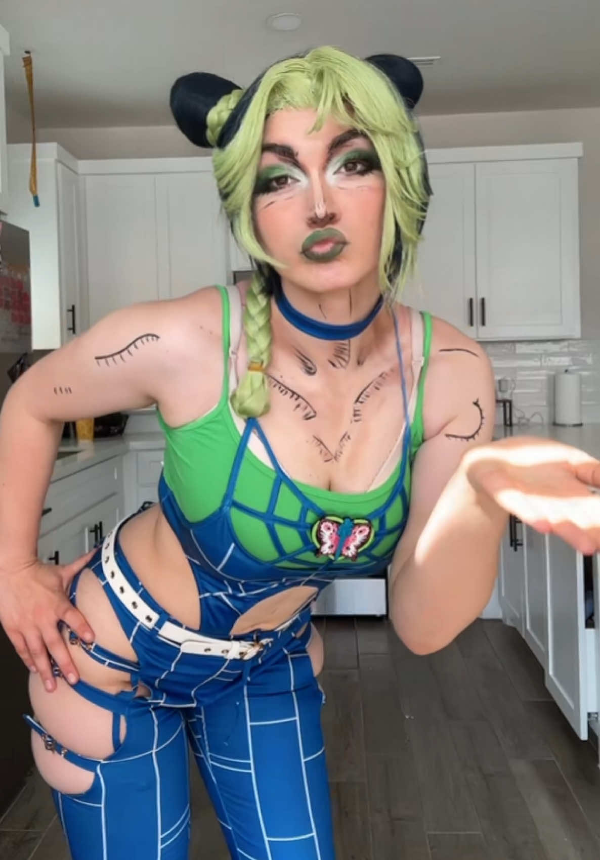 @vemnila | tall cosplayer