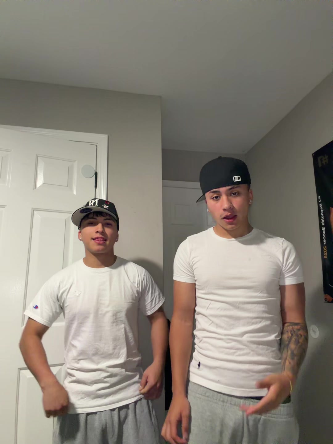@𝐬𝐚𝐧𝐜𝐡𝐞𝐳