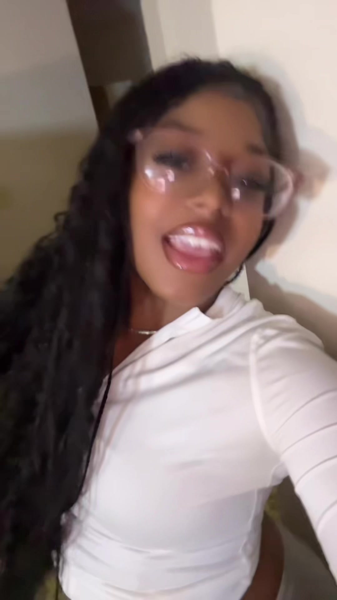 @tyraa.