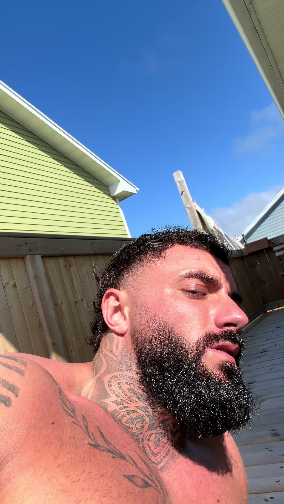 @Venzira