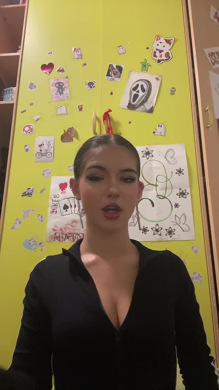 @𝕰𝖒𝖒𝖆 💋