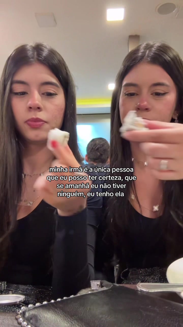 @thaís e agdha