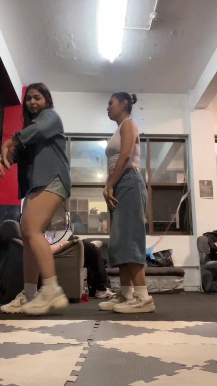 @b.