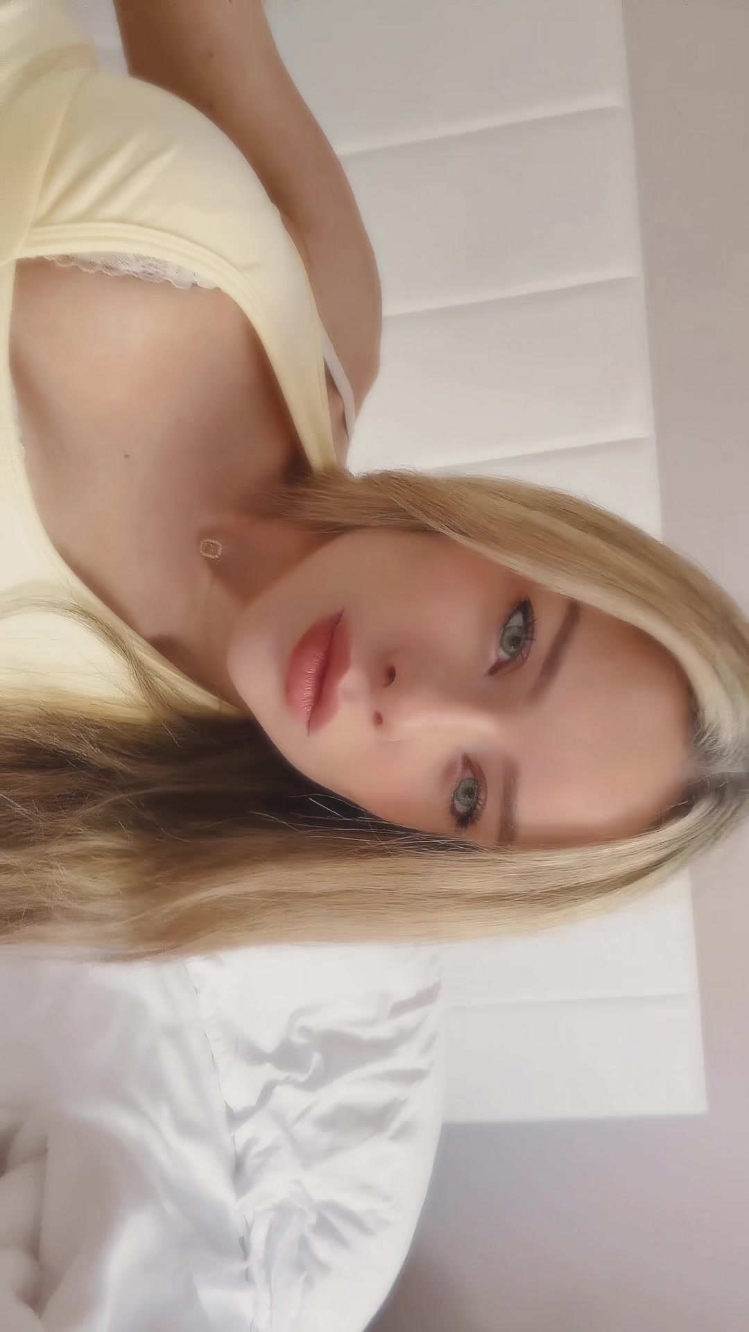@theblondevampiree