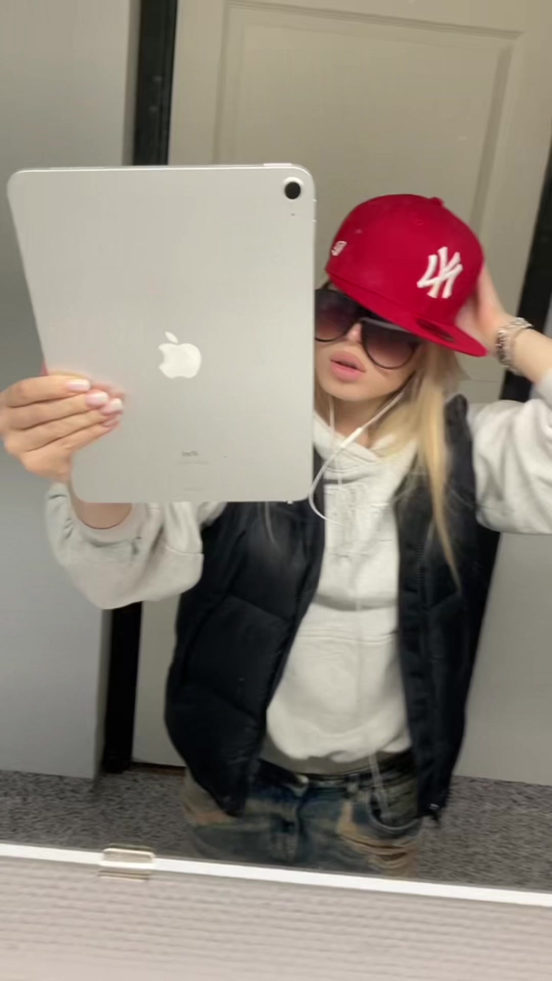 @lizzitak