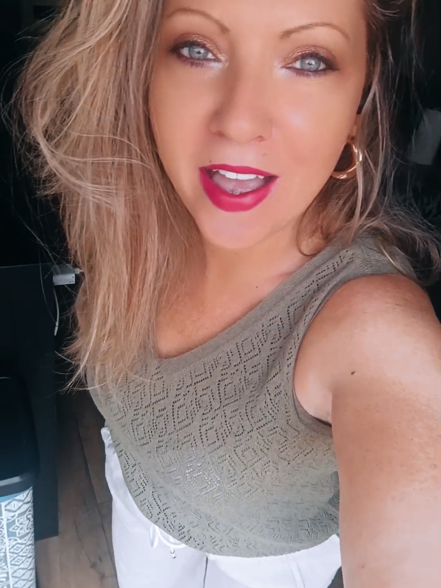 @Mélissa 🦋