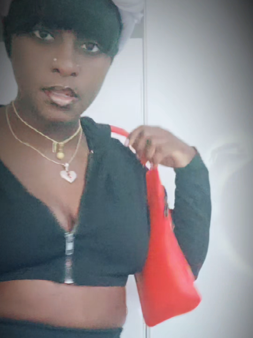 @Melaninbaddieinscrubs