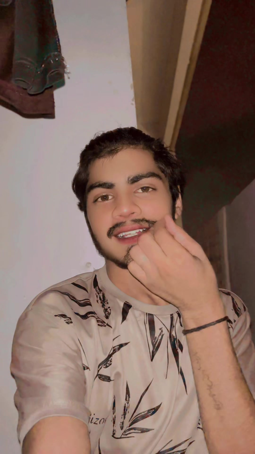 @معصوم پرندہ ظالم شکاری🦜🐦🥷