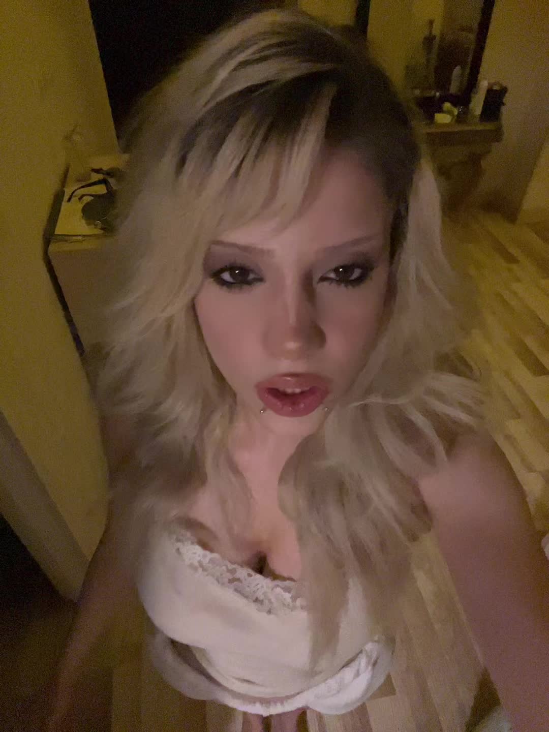 @cora.linn