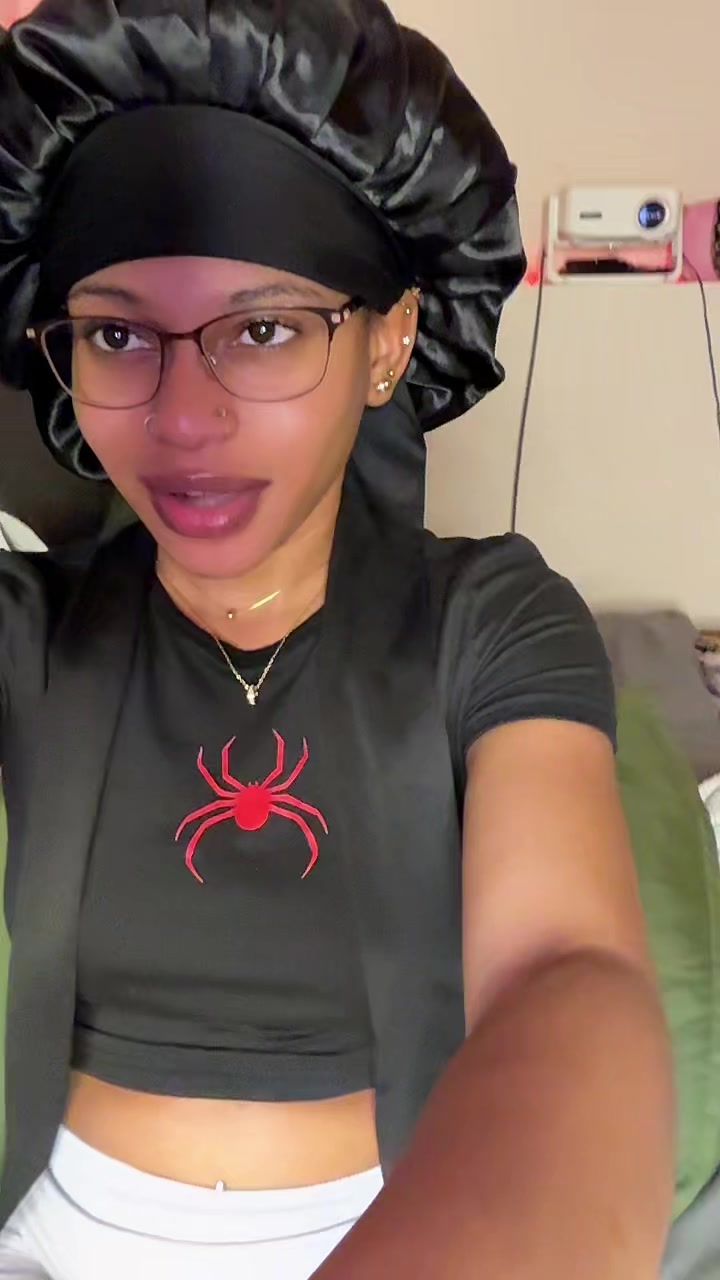 @Emily🖤👤