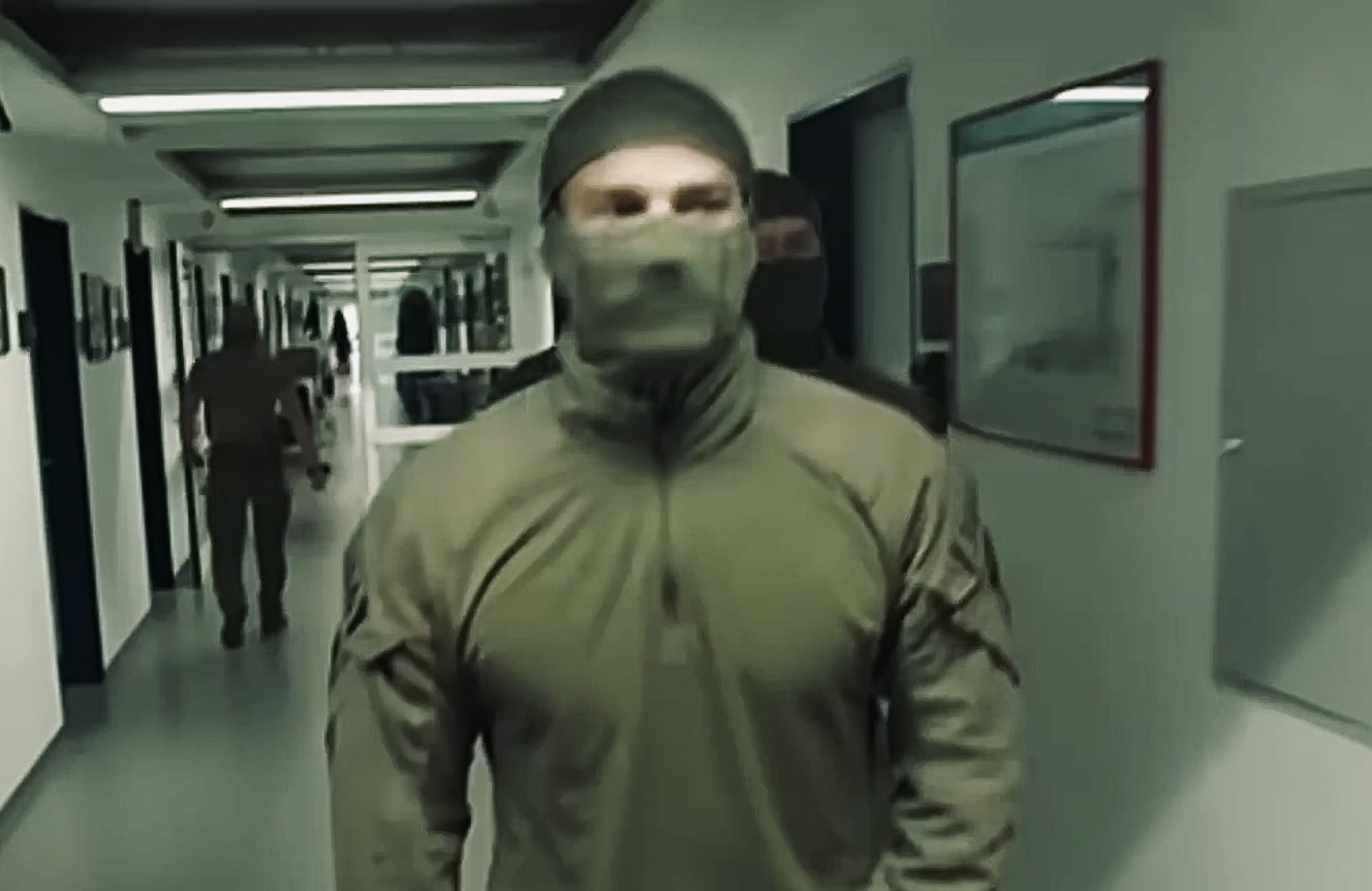 @koenigs_