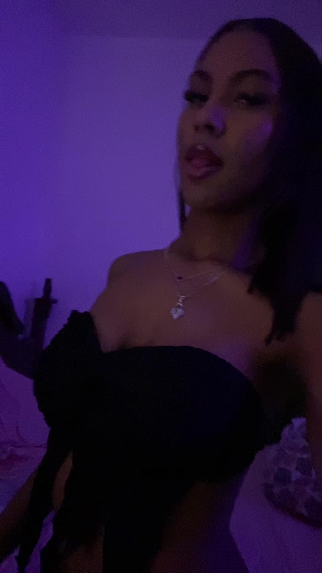 @𝓝𝓪𝓱𝓸𝓵𝔂🕷️