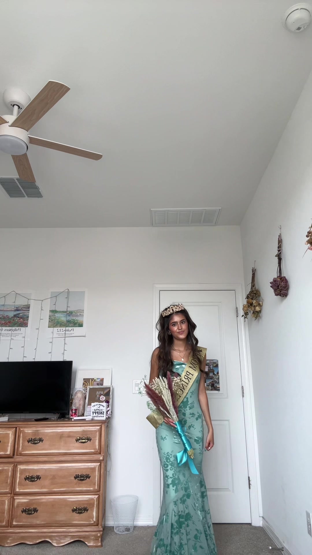 @miaviannee