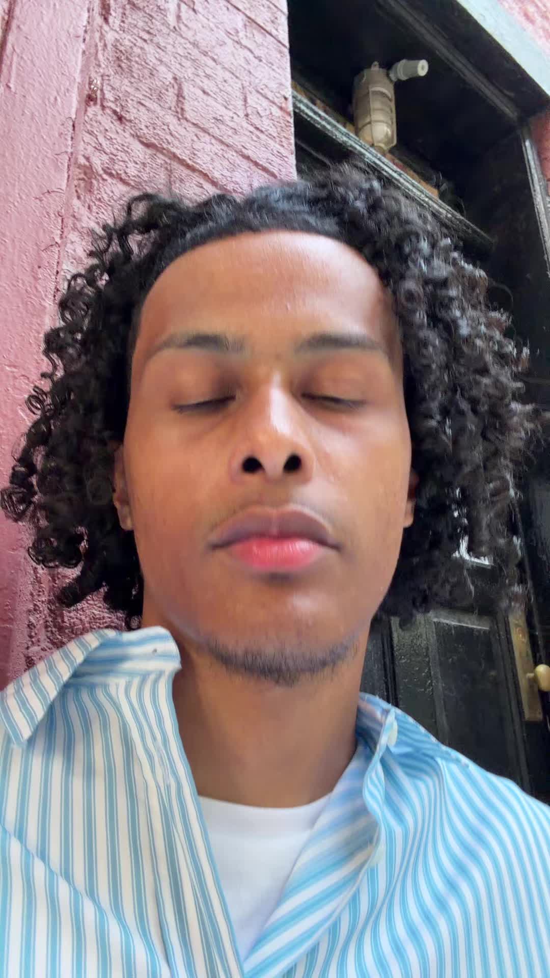 @￼