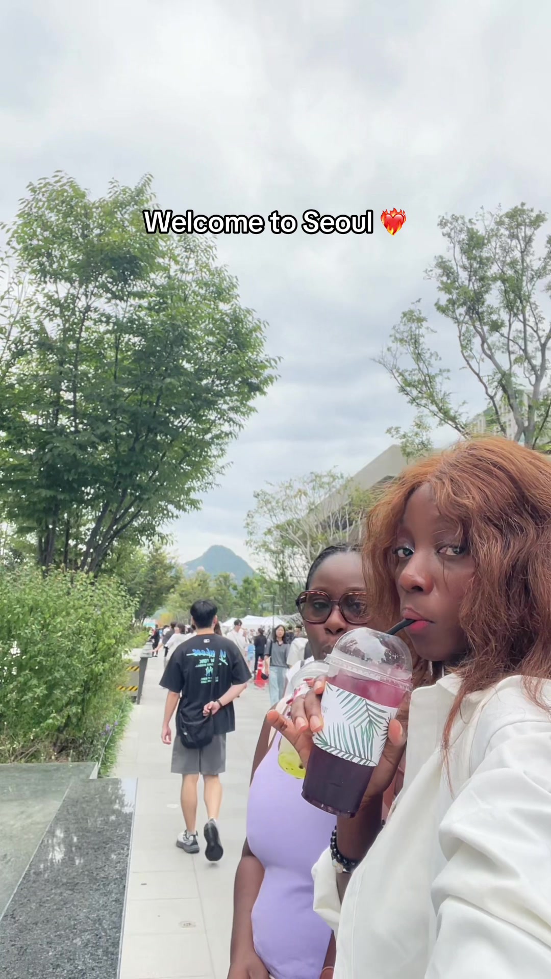 @ÉMILIE MIKOUATA 🦋🇬🇦🇰🇷