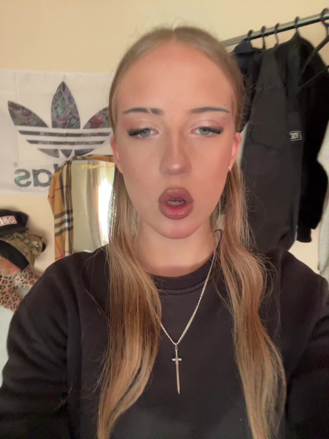 @Адидаска