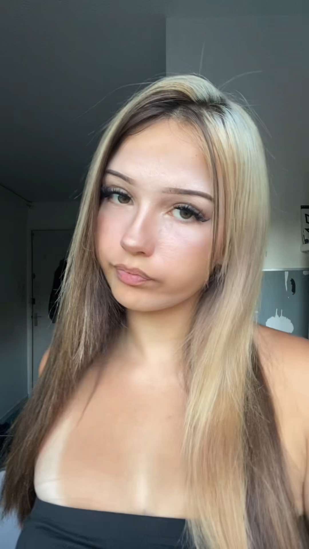 @👤