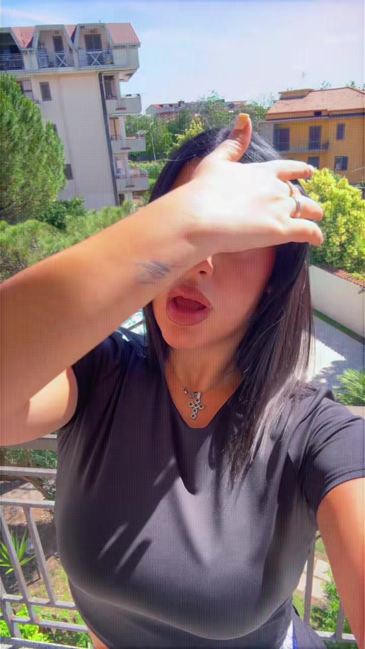 @_IlarySans_