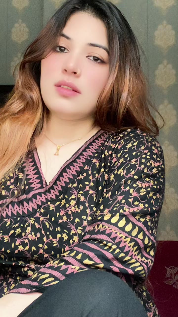 @anum_butt_143👑