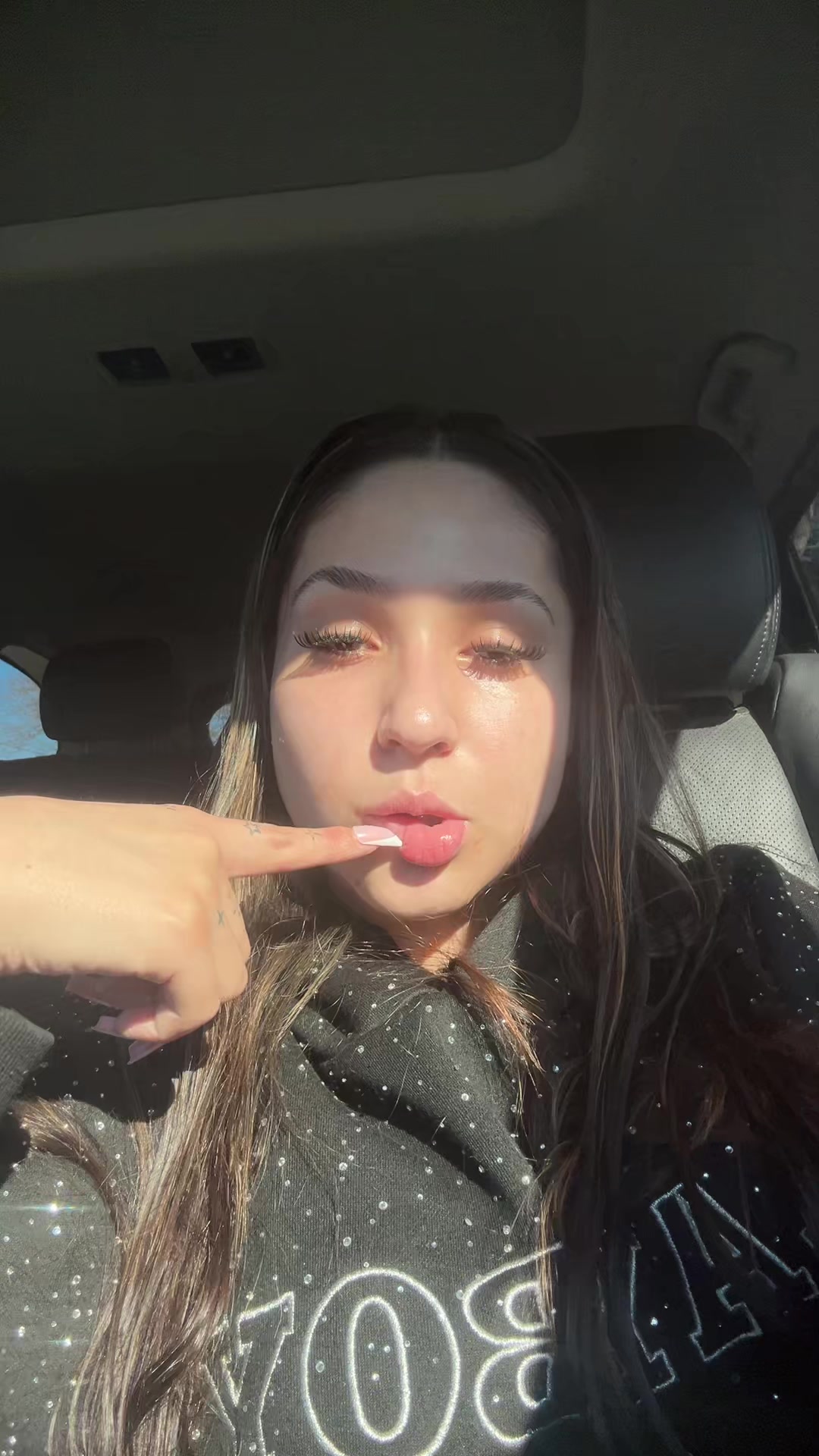 @Bella