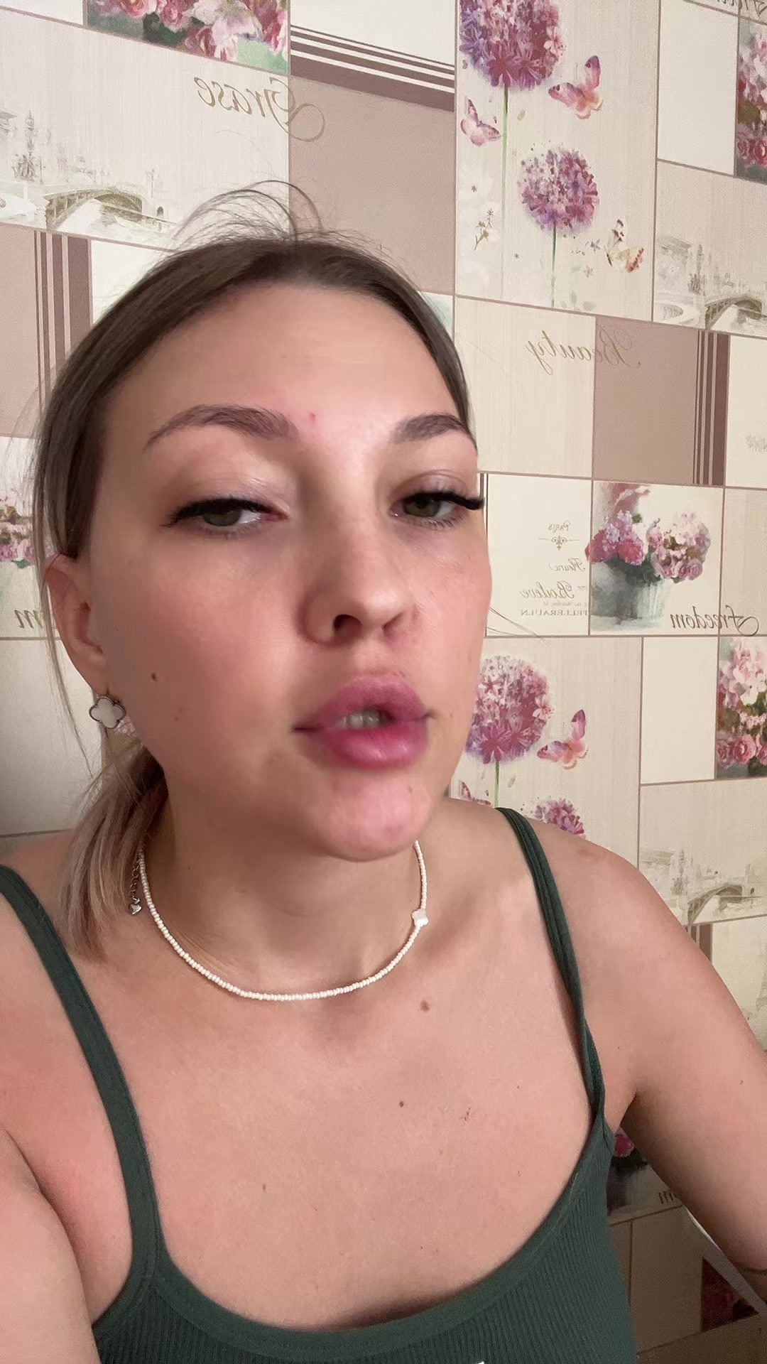 @ЖИЗНЬ ИСПЫТЫВАЕТ