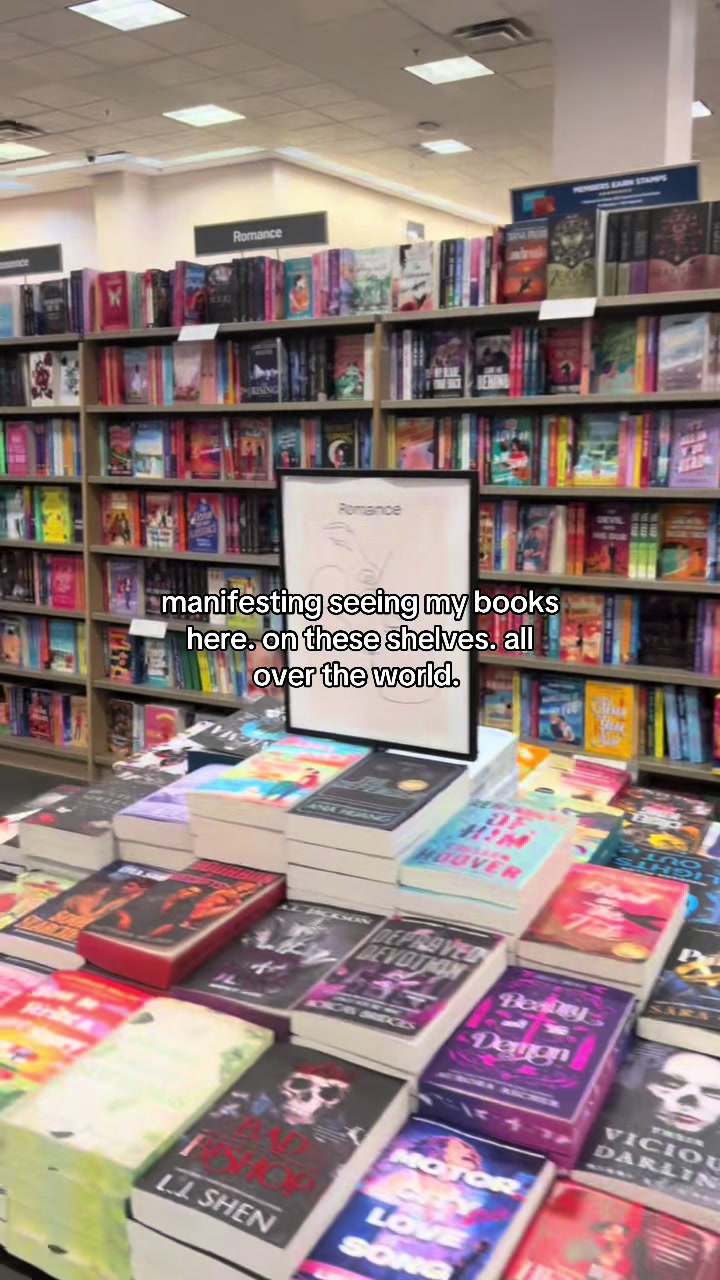 @Hillary Raymer - Author