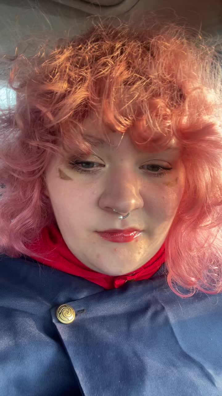 @𝓕𝓾𝔃𝔃𝔂 <3