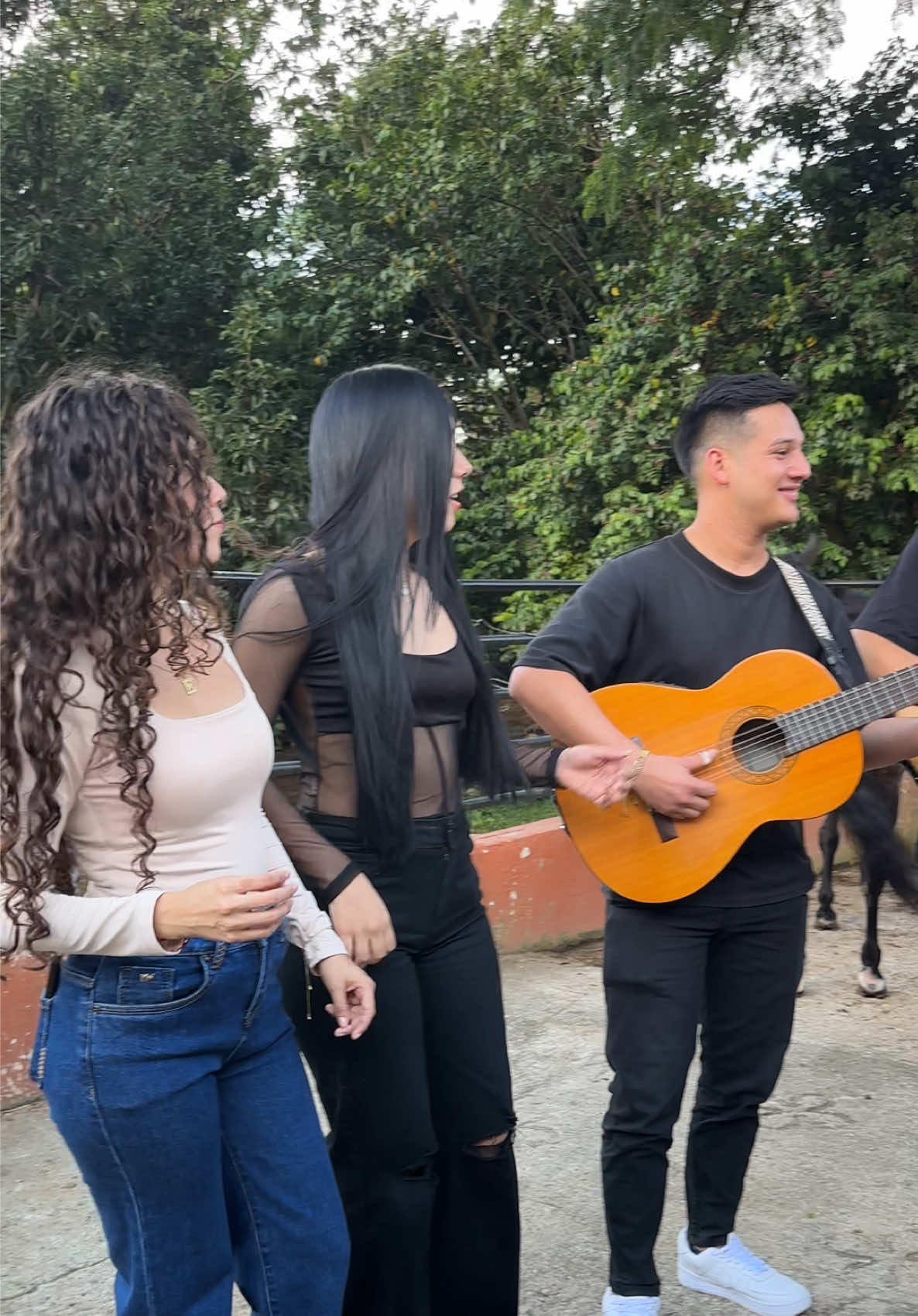 @lashernandezoficial