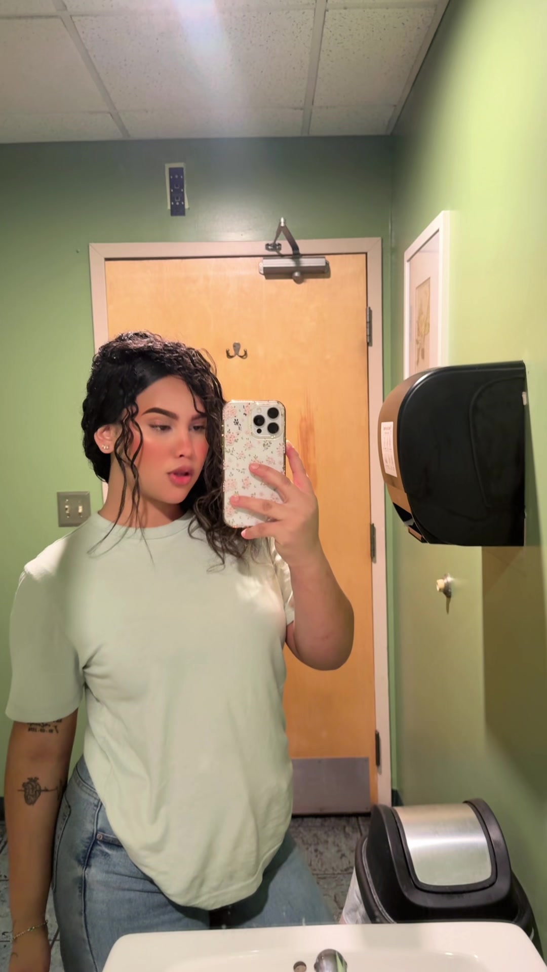 @️