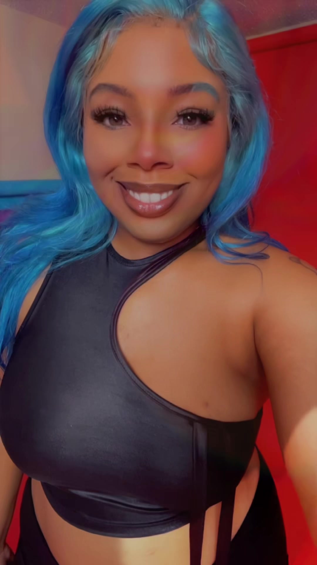 @Big Red 🥵🦋🤎