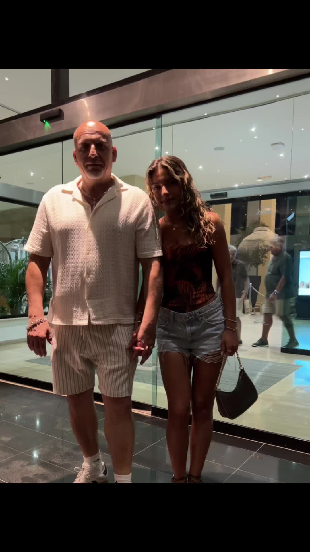 @isabella