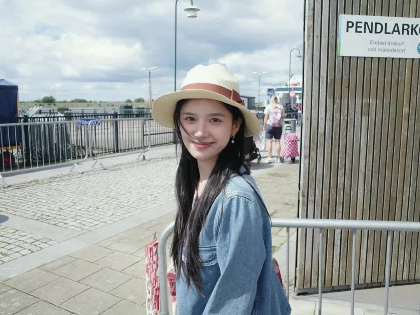 @zhang jingyi 🍒