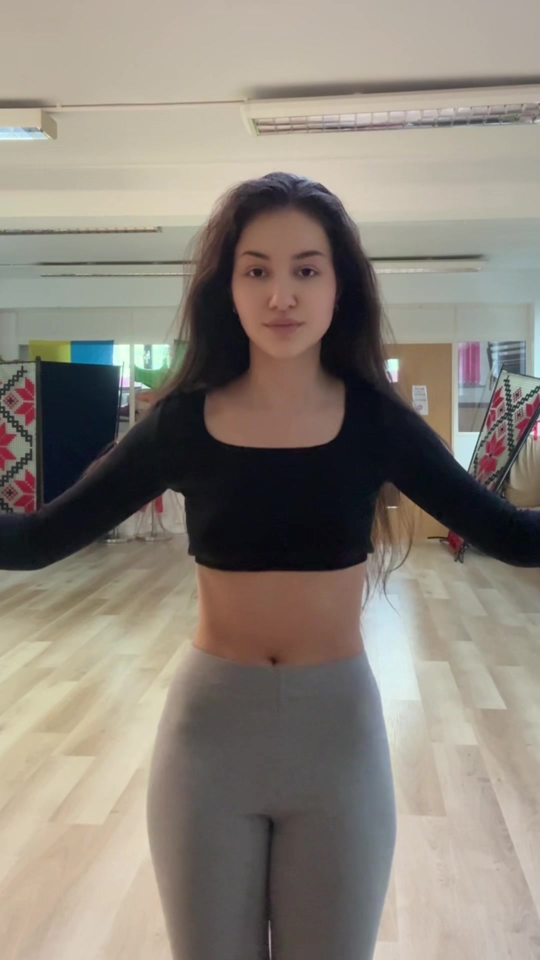 @lolabellydance