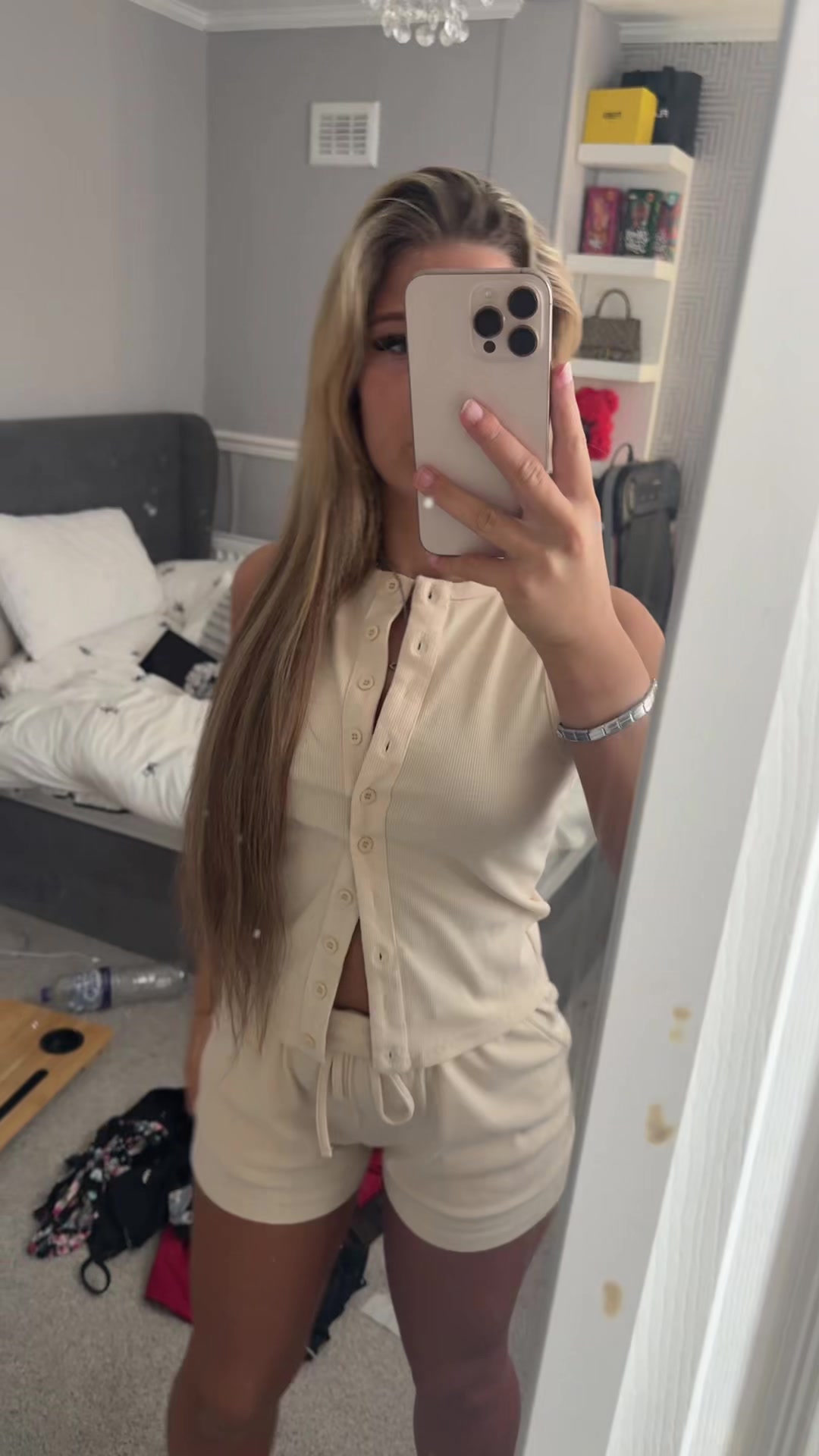 @ℰ