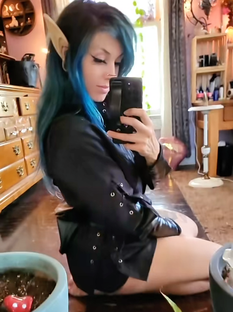 @HollyBorealis🌌
