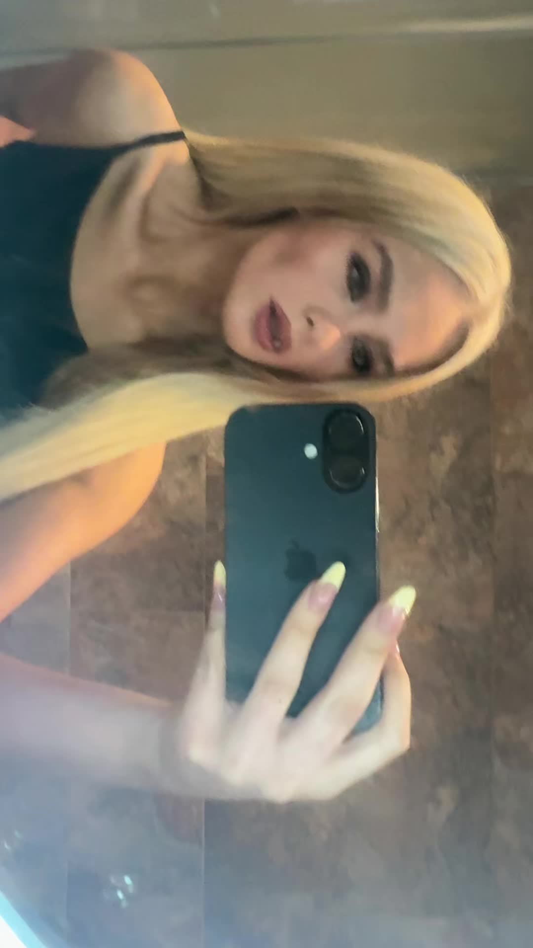 @laylaspriv