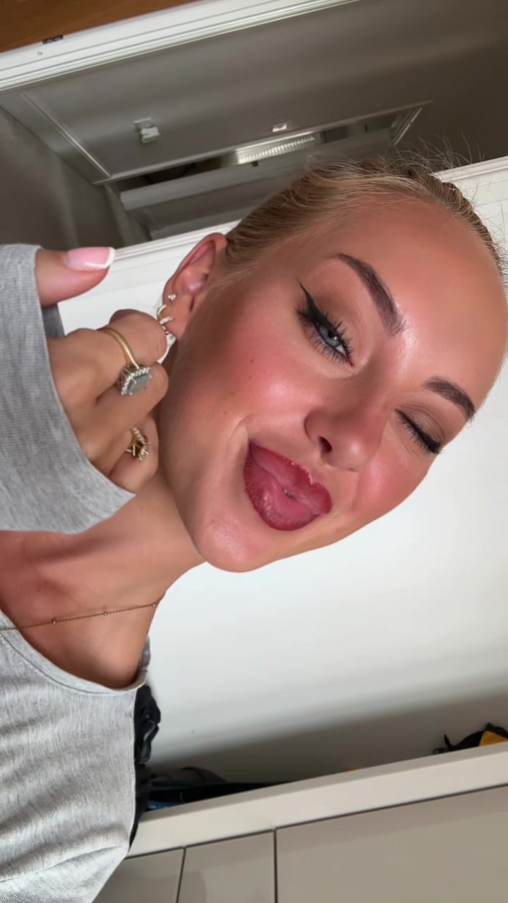 @Rhiannonbluelive🦋