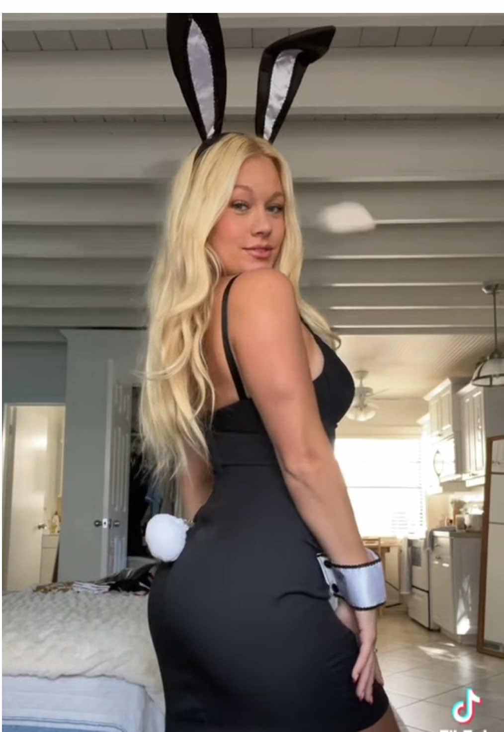 @bombshell3000