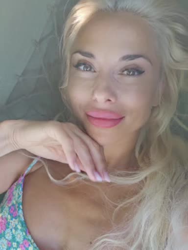 @BlondiFox