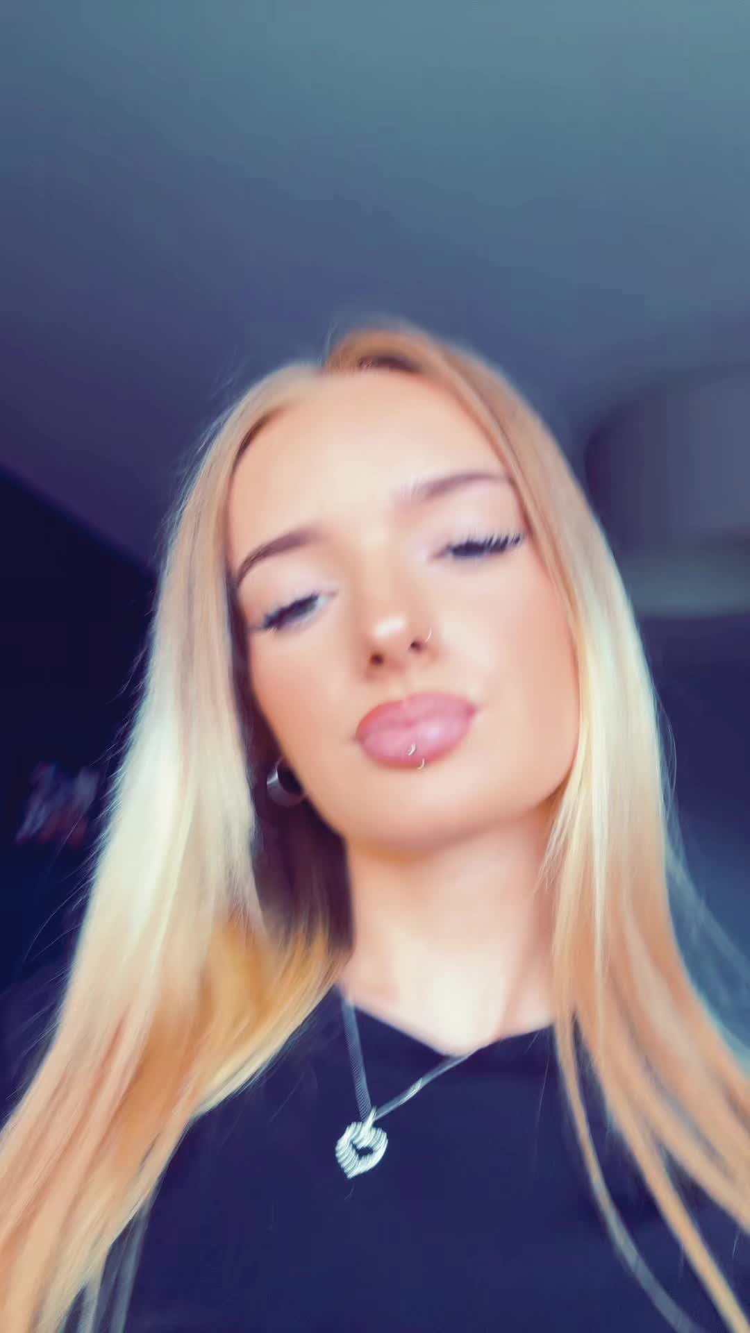 @leah x