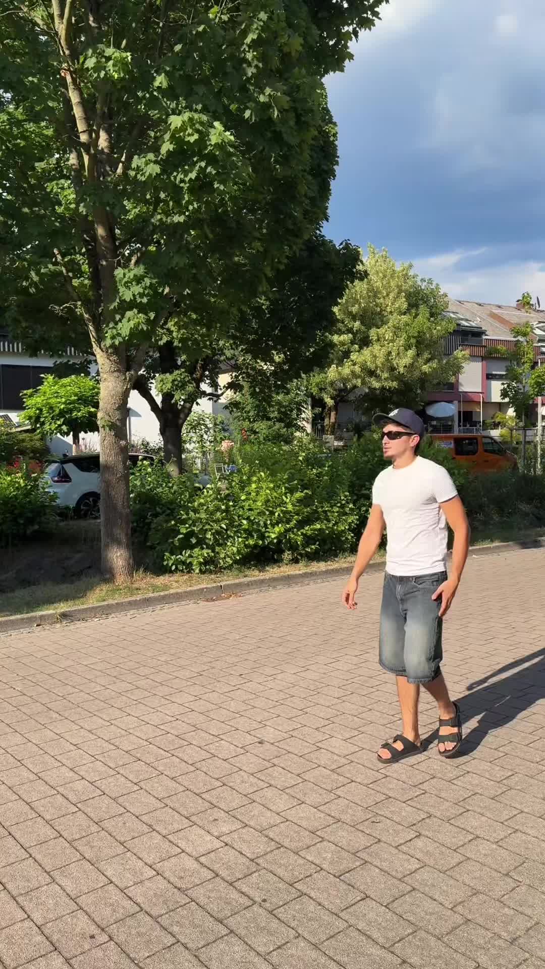 @𝔼𝕟𝕖𝕤